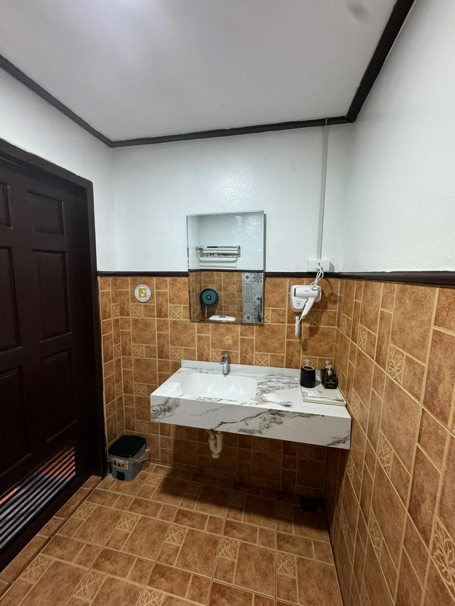 ואנג ויינג Win Hotel מראה חיצוני תמונה